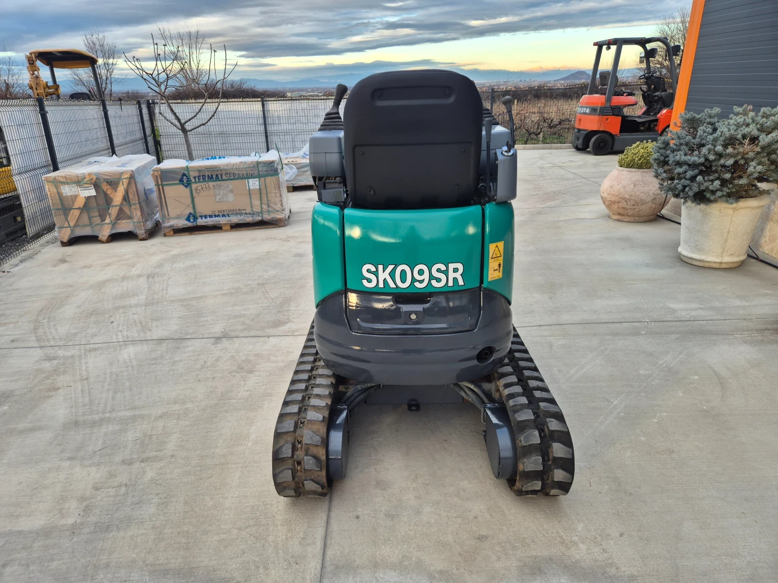 Багер Kobelco SK09SR ИЗВОДИ ЗА ЧУК / РАЗТВАРЯ ВЕРИГИТЕ ! - изображение 4