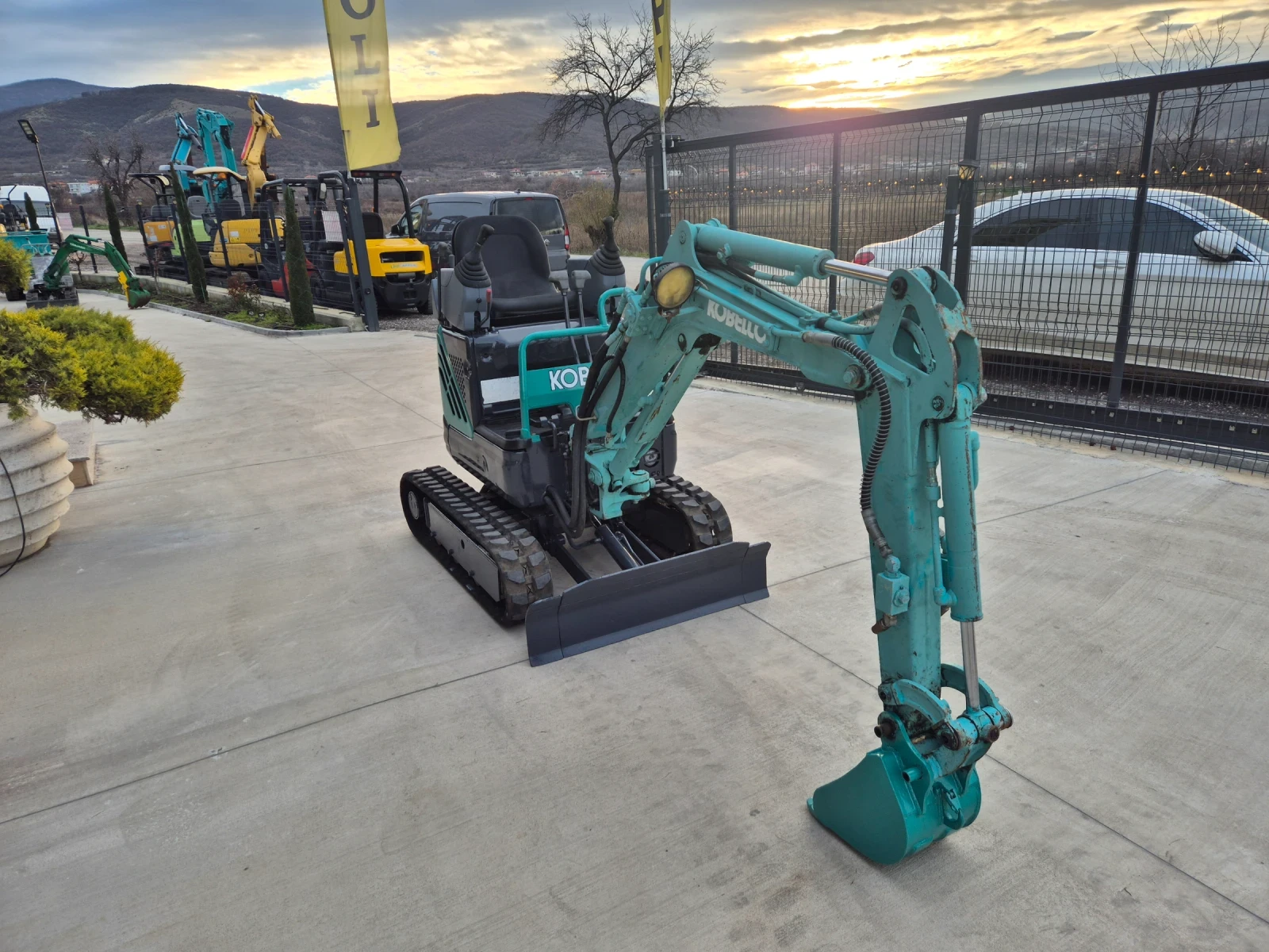 Багер Kobelco SK09SR ИЗВОДИ ЗА ЧУК / РАЗТВАРЯ ВЕРИГИТЕ ! - изображение 7