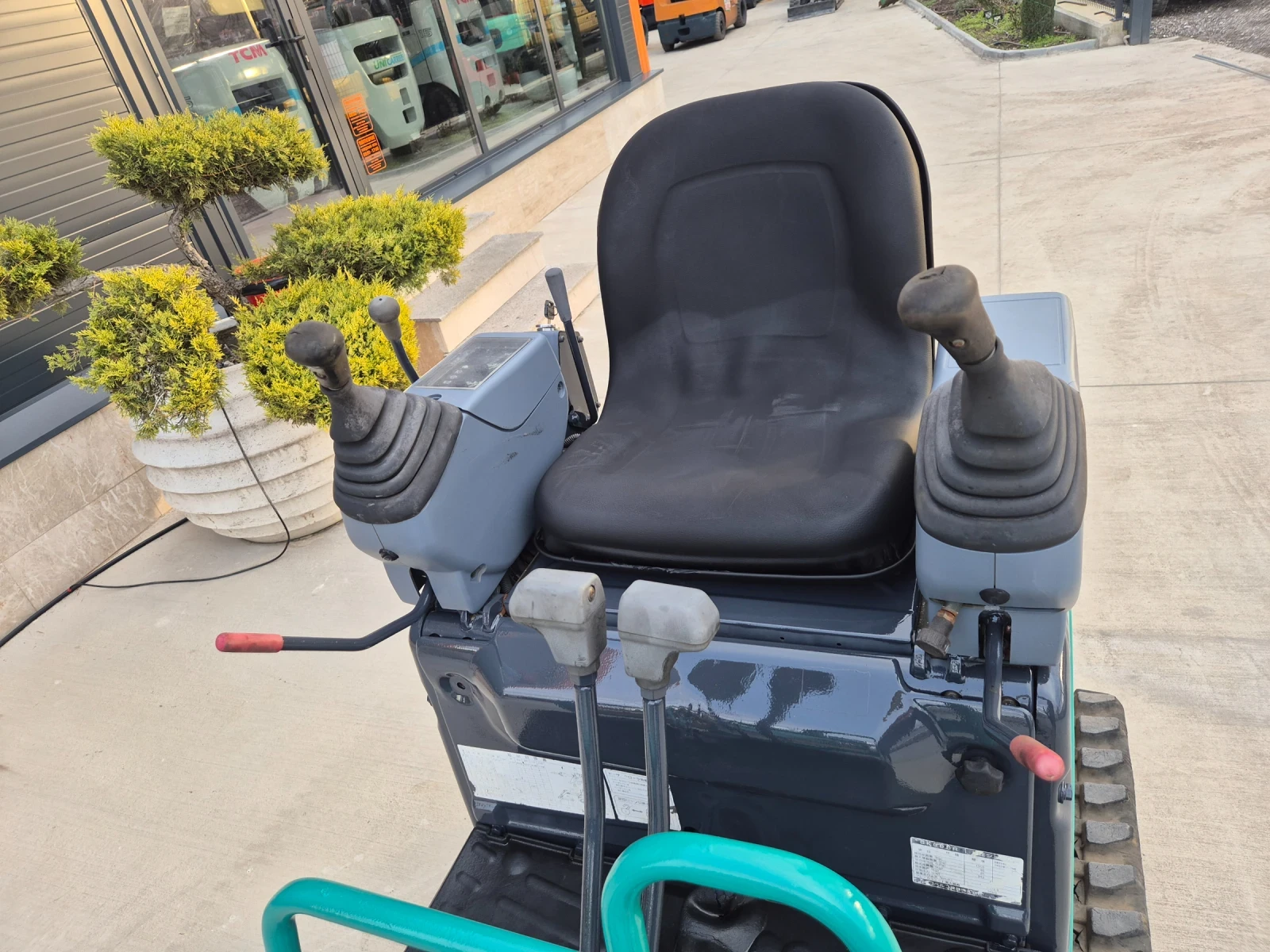 Багер Kobelco SK09SR ИЗВОДИ ЗА ЧУК / РАЗТВАРЯ ВЕРИГИТЕ ! - изображение 9