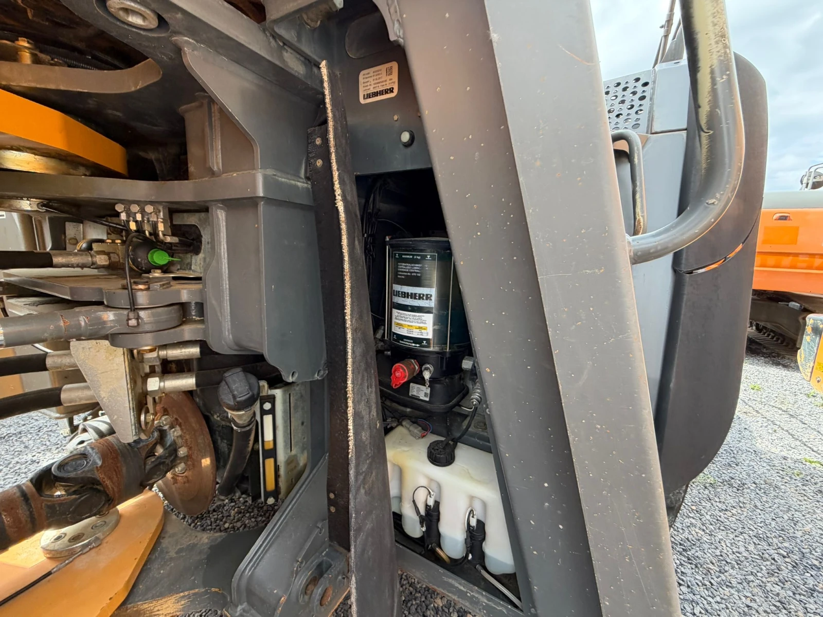 Челен товарач Liebherr L 580 XPOWER ЛИЗИНГ, снимка 11 - Индустриална техника - 54795612