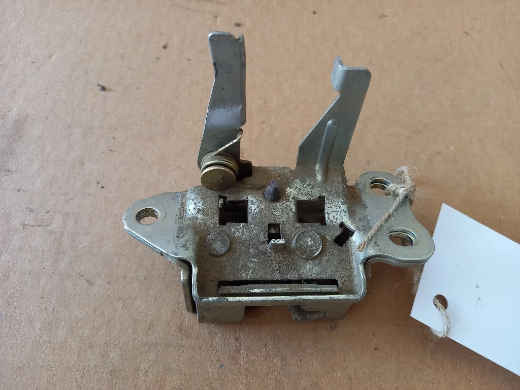 Брава заден капак Тойота Ярис (к)