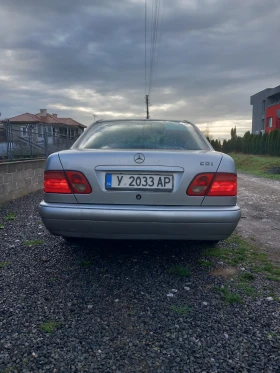 Mercedes-Benz E 220, снимка 4