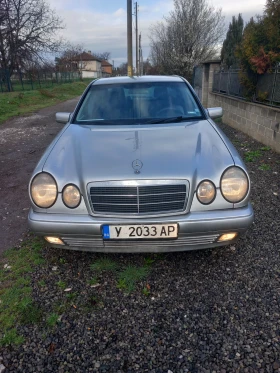 Mercedes-Benz E 220, снимка 1