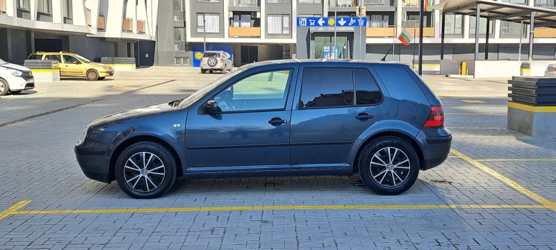 VW Golf 1.6SR, снимка 1 - Автомобили и джипове - 49444516