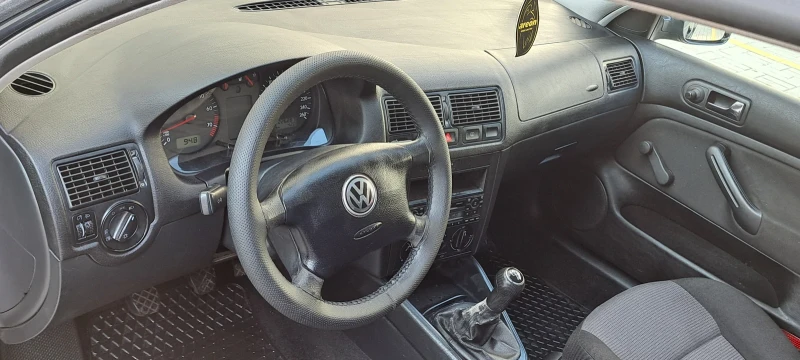 VW Golf 1.6SR, снимка 8 - Автомобили и джипове - 49444516