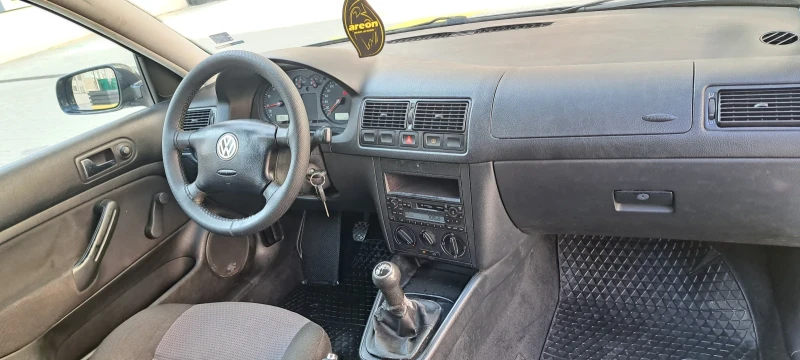 VW Golf 1.6SR, снимка 14 - Автомобили и джипове - 49444516