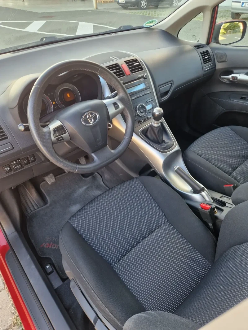 Toyota Auris, снимка 6 - Автомобили и джипове - 51799614