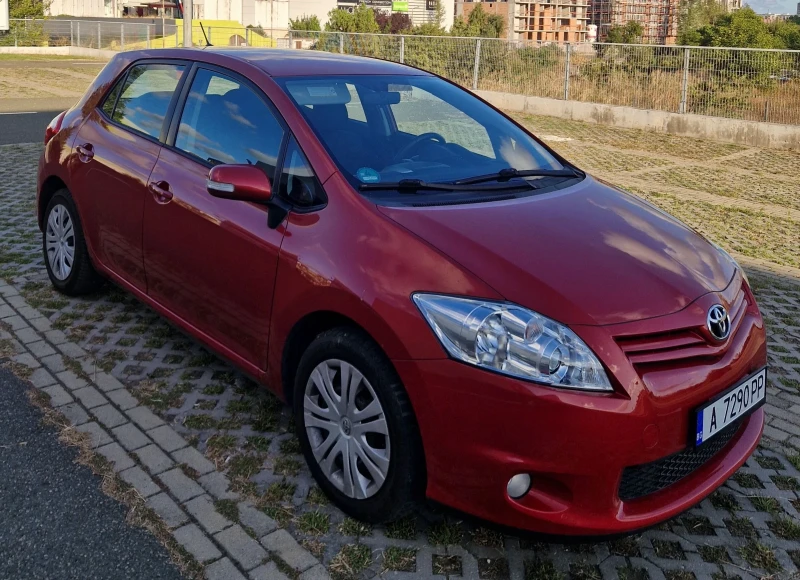 Toyota Auris, снимка 2 - Автомобили и джипове - 51799614
