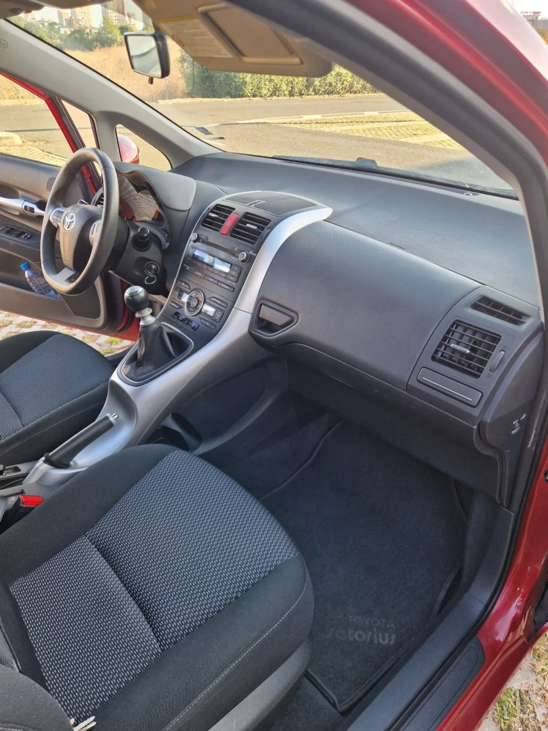 Toyota Auris, снимка 10 - Автомобили и джипове - 51799614