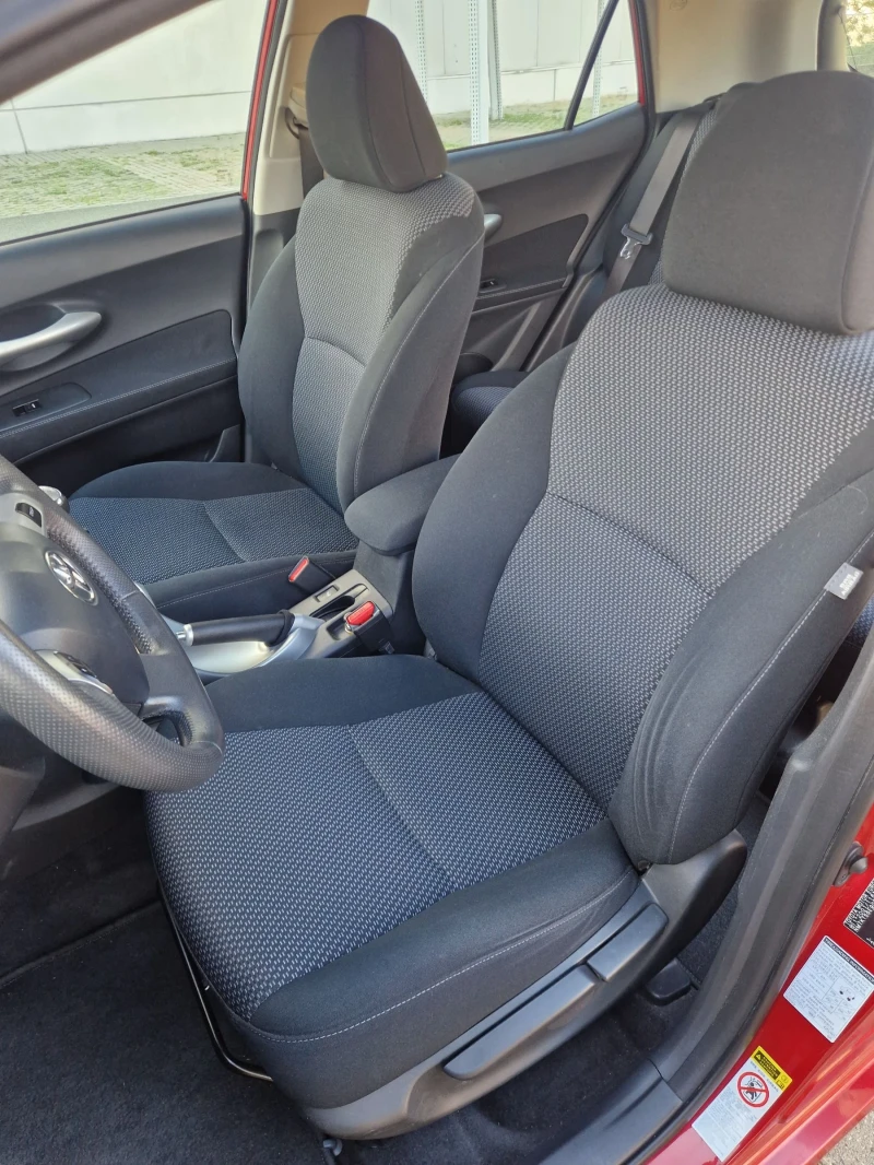 Toyota Auris, снимка 8 - Автомобили и джипове - 51799614