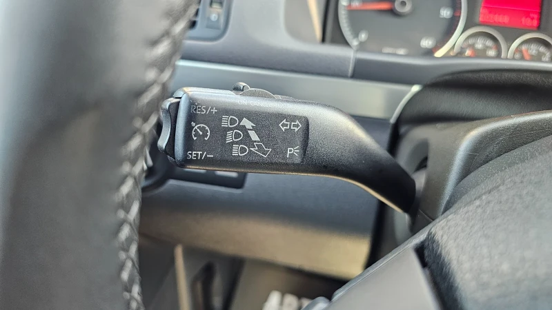 VW Touran 2.0TDI---COMFORT LINE, снимка 9 - Автомобили и джипове - 52012443