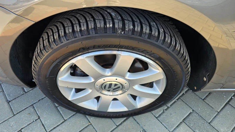 VW Touran 2.0TDI---COMFORT LINE, снимка 8 - Автомобили и джипове - 52012443