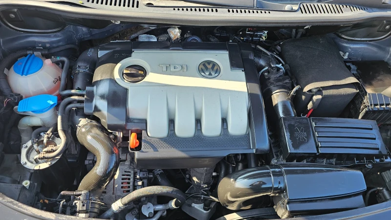 VW Touran 2.0TDI---COMFORT LINE, снимка 11 - Автомобили и джипове - 52012443