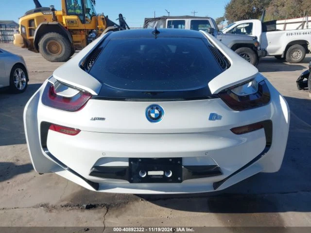 BMW i8, снимка 14 - Автомобили и джипове - 48477531