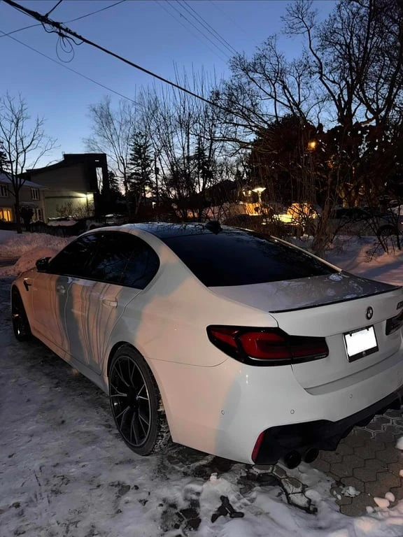 BMW M5 * Competition * CARFAX* ТЕЛЕВИЗОРИ* ДИСТРОНИК* 360, снимка 4 - Автомобили и джипове - 53308423