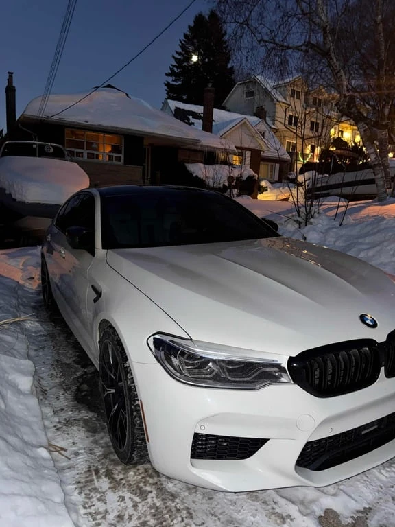 BMW M5 * Competition * CARFAX* ТЕЛЕВИЗОРИ* ДИСТРОНИК* 360, снимка 3 - Автомобили и джипове - 53308423