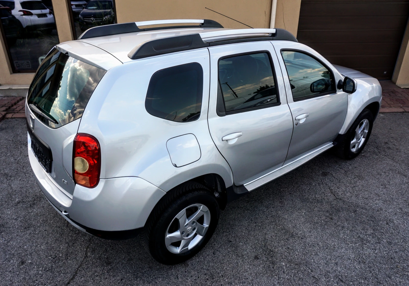 Dacia Duster 1.5DCi LAUREATE - изображение 3