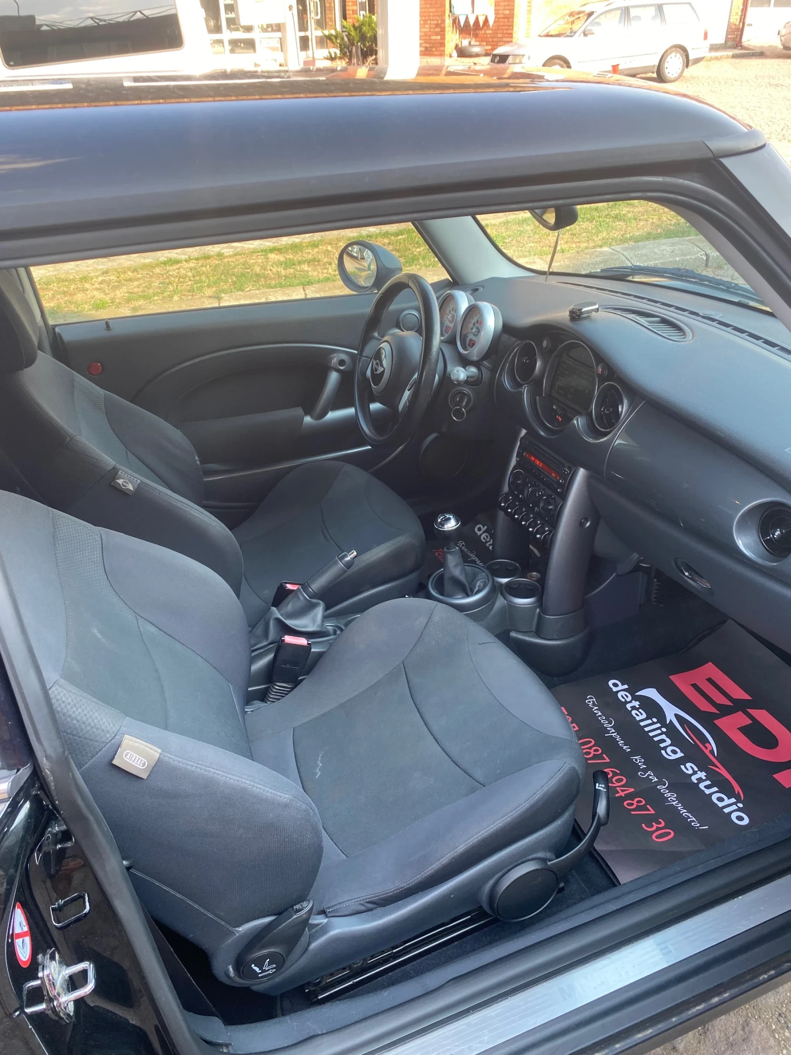 Mini Cooper 1.6 ONE КЛИМАТИК НАВИГАЦИЯ - изображение 9