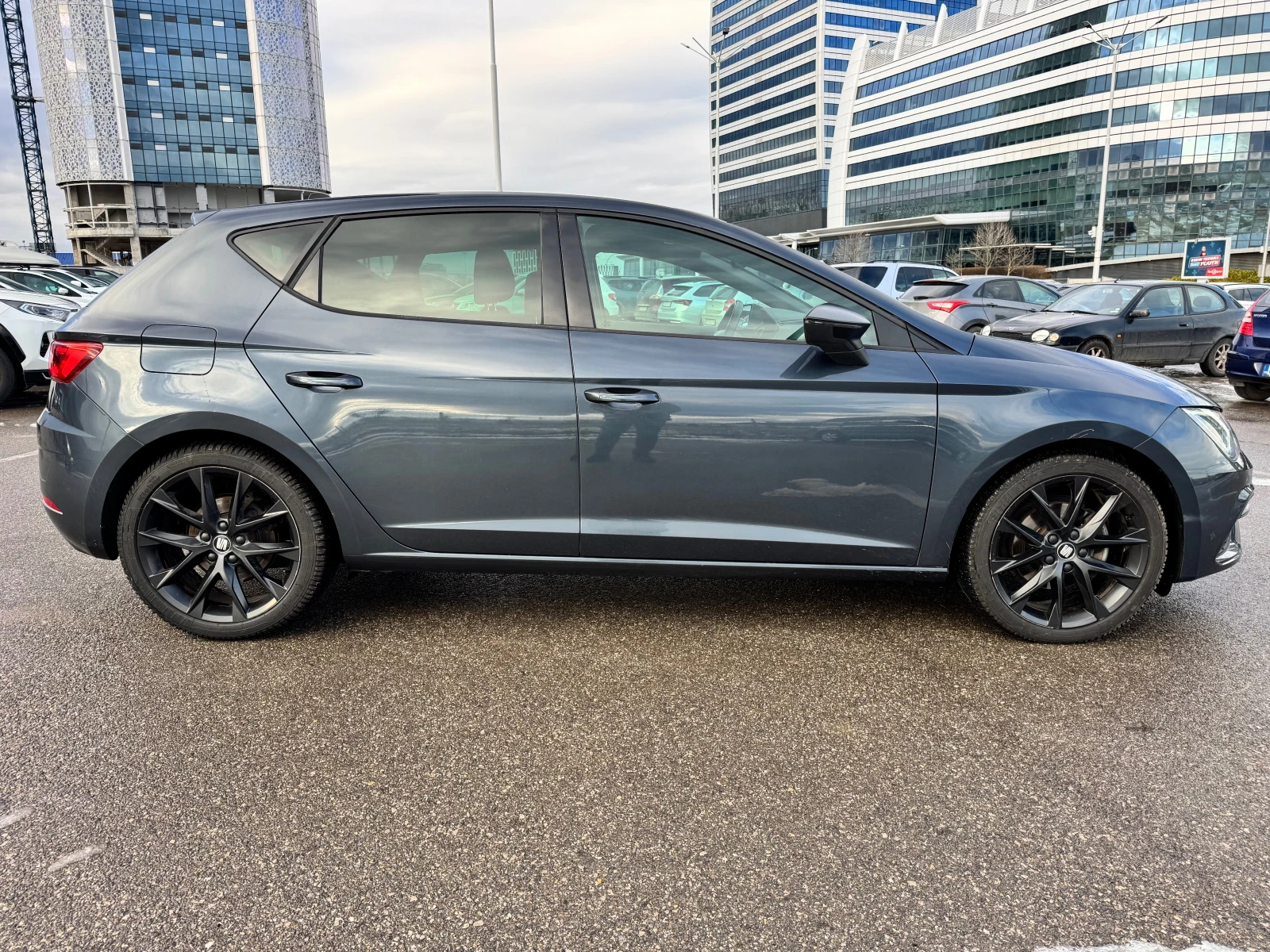 Seat Leon FR-2.0TDI-2020-NAVI-камера-6ск - изображение 4