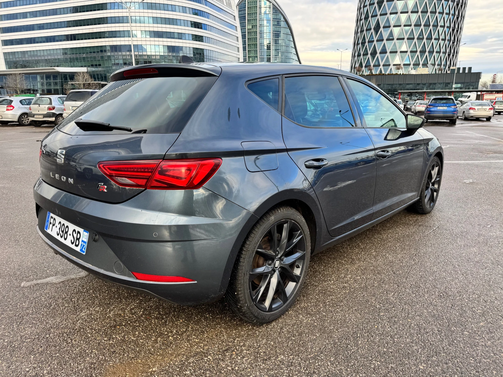 Seat Leon FR-2.0TDI-2020-NAVI-камера-6ск - изображение 5