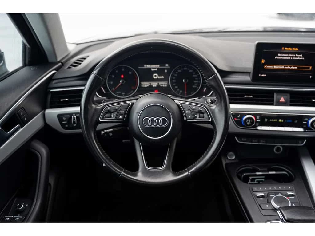 Audi A4 * Komfort quattro| NoAccident| Carplay| Keyless| S, снимка 10 - Автомобили и джипове - 53846728