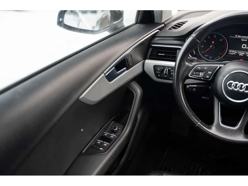 Audi A4 * Komfort quattro| NoAccident| Carplay| Keyless| S, снимка 11 - Автомобили и джипове - 53846728