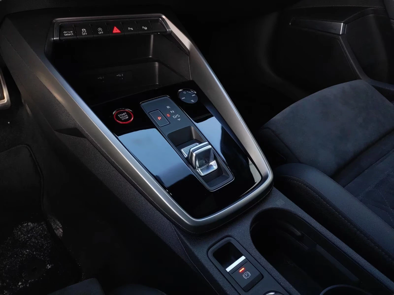 Audi Rs3 SPORTBACK/400HP/MATRIX/PANO/B&O/CAM/ACC/949g, снимка 12 - Автомобили и джипове - 53907736