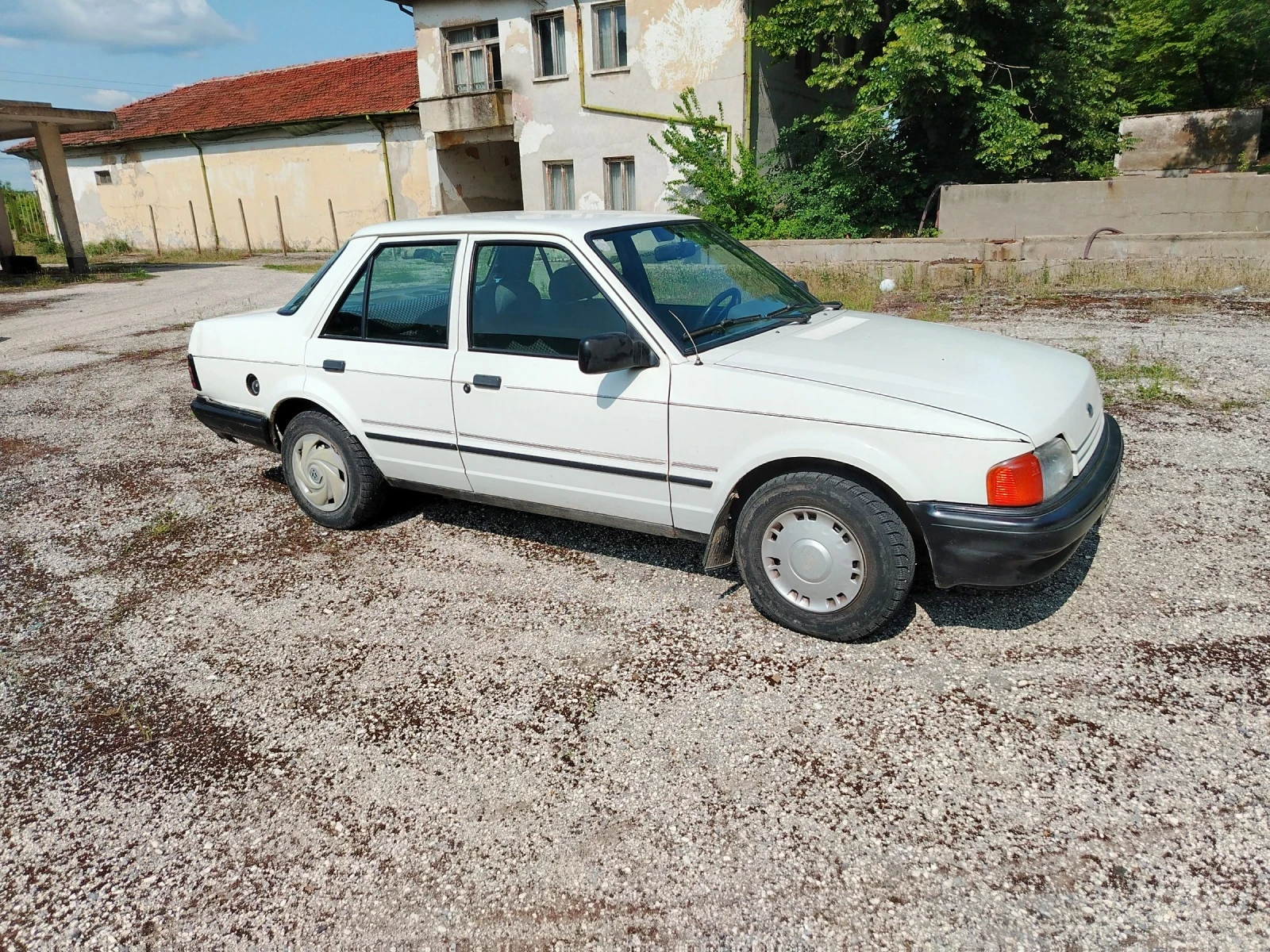 Ford Orion 1.6 дизел, снимка 3 - Автомобили и джипове - 54011576