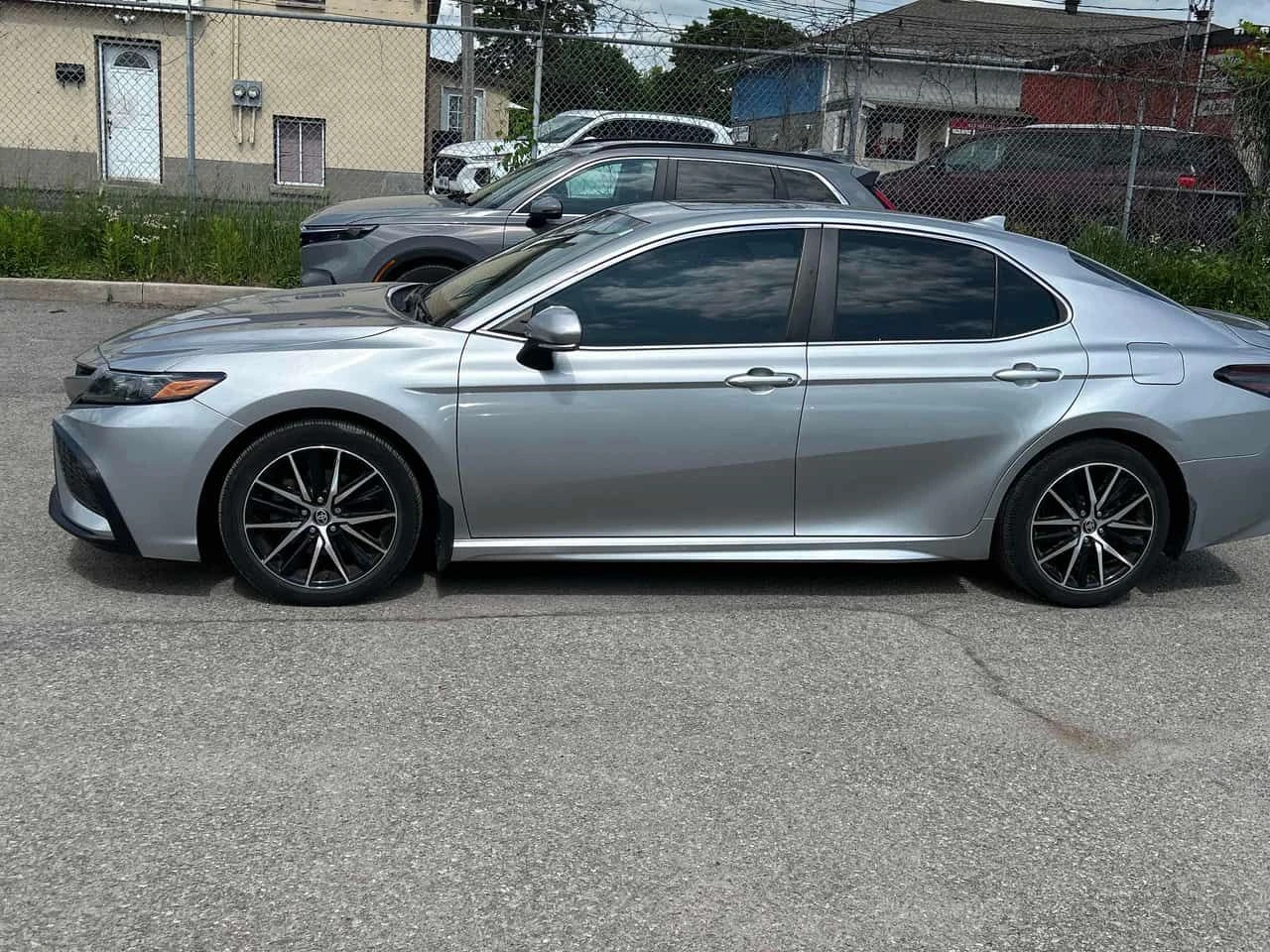 Toyota Camry * SE * CARFAX * ОПЦИЯ ЗА ФИНАНСИРАНЕ, снимка 2 - Автомобили и джипове - 54896511