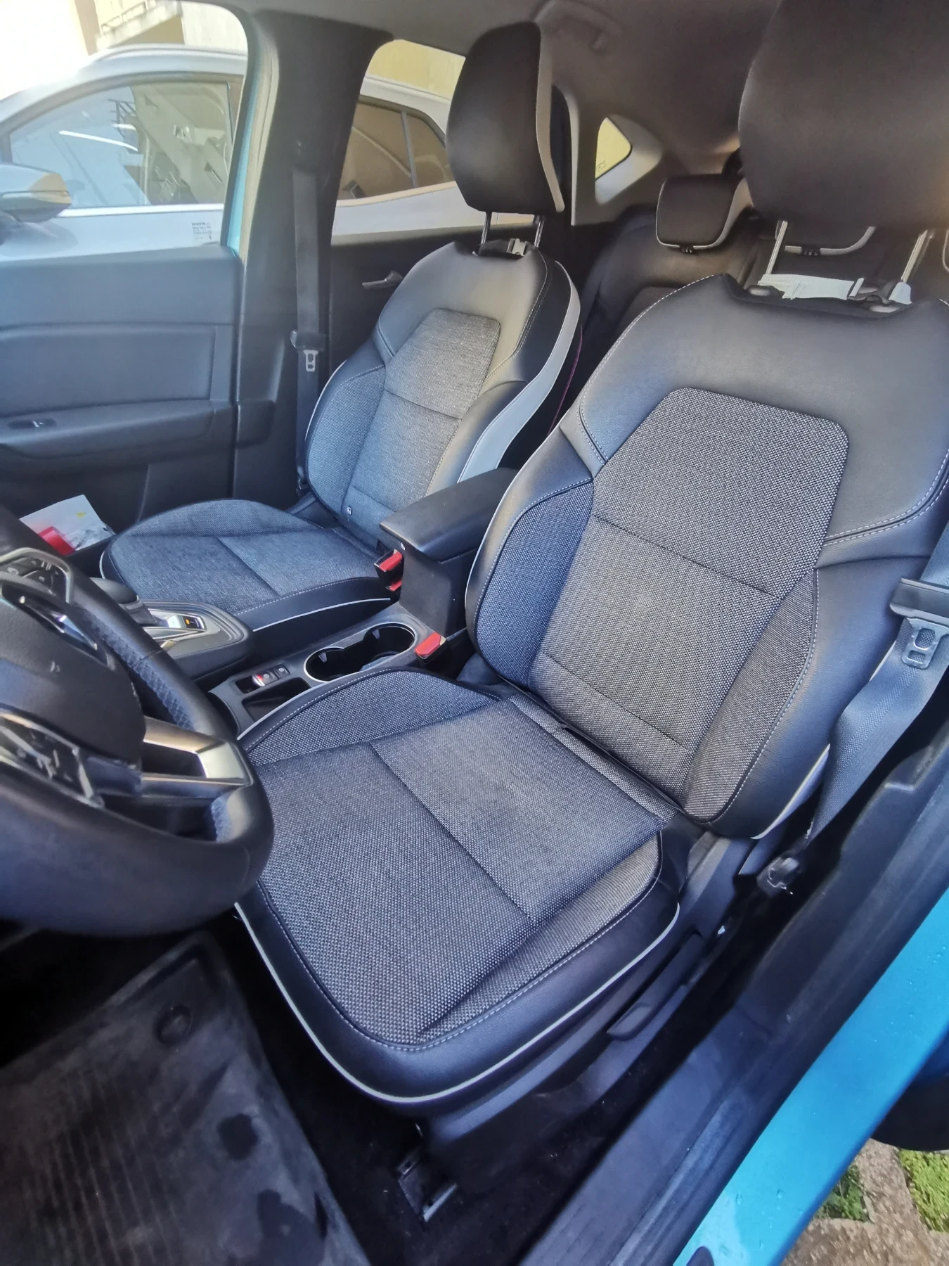 Renault Captur Plug-in Hybrid , снимка 9 - Автомобили и джипове - 55083354