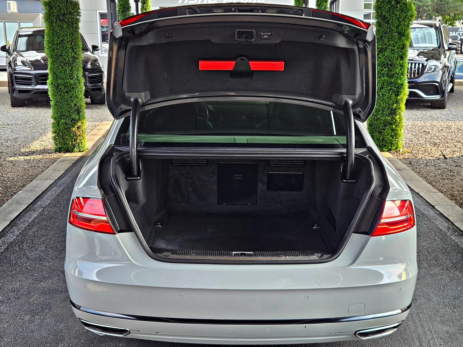 Audi A8 MATRIX/NARDO GREY/BOSE/CAMERA/ПОДГРЕВ/AMBIENT/LIZI, снимка 7 - Автомобили и джипове - 55715301