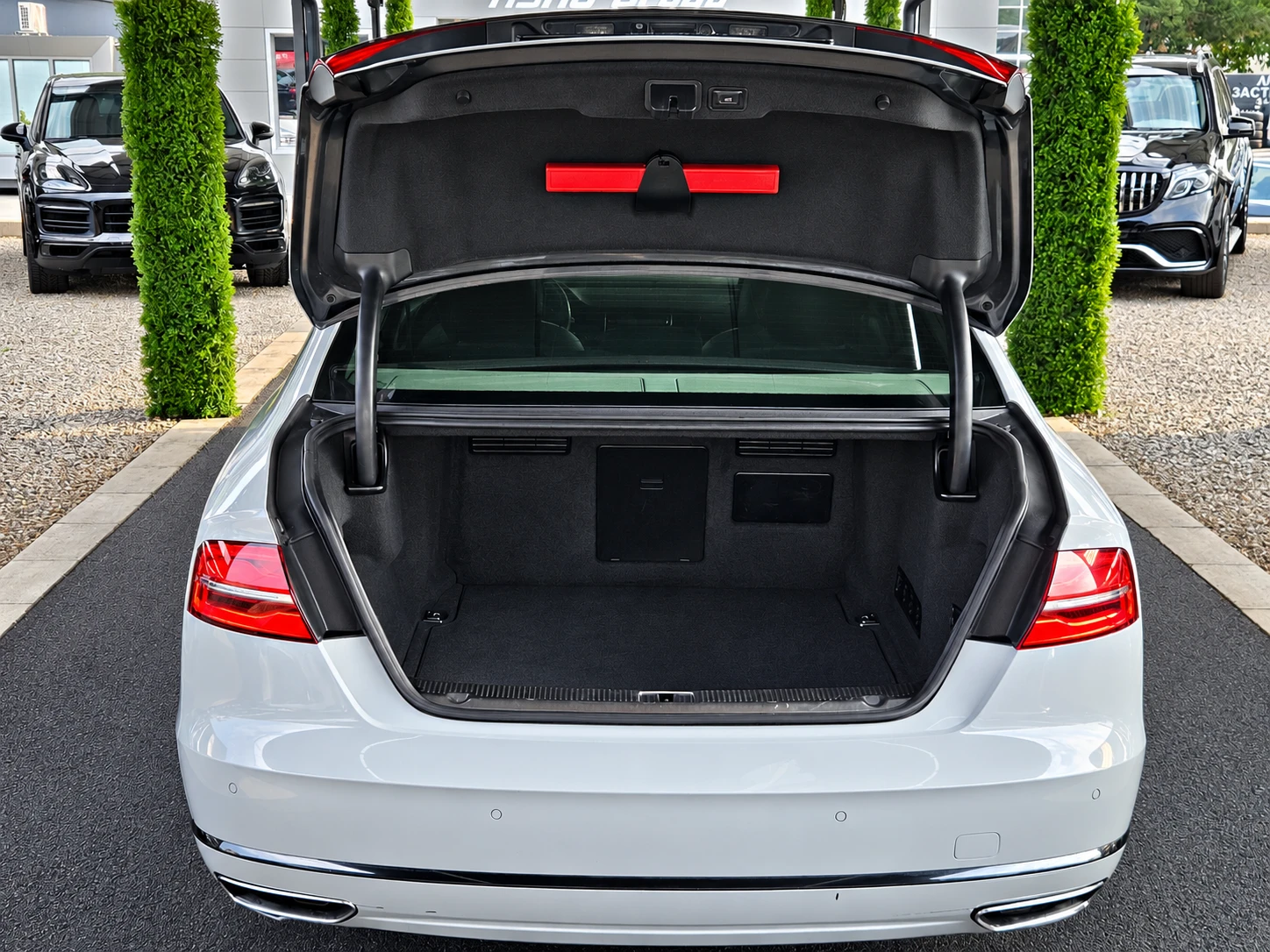 Audi A8 MATRIX/NARDO GREY/BOSE/CAMERA/ПОДГРЕВ/AMBIENT/LIZI, снимка 6 - Автомобили и джипове - 55715301