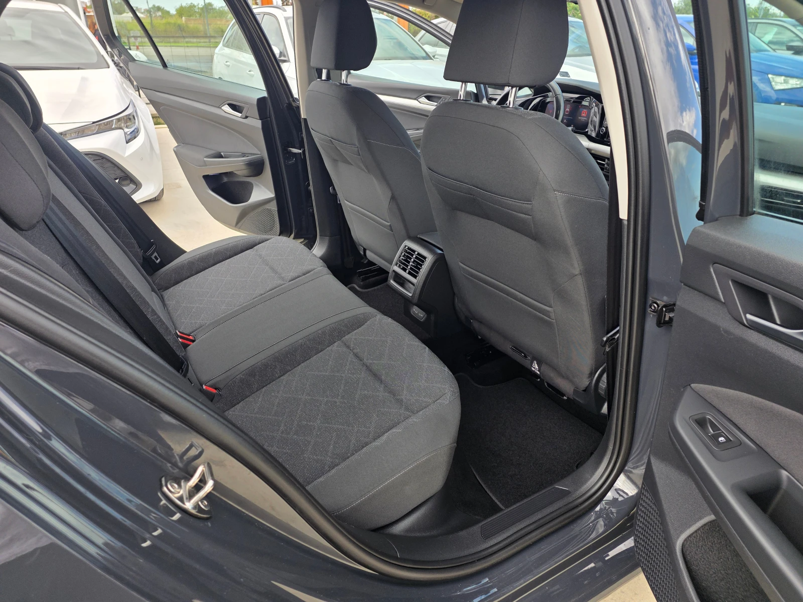 VW Golf 1.5 E-TSI 150кс А/Т, снимка 10 - Автомобили и джипове - 56179341
