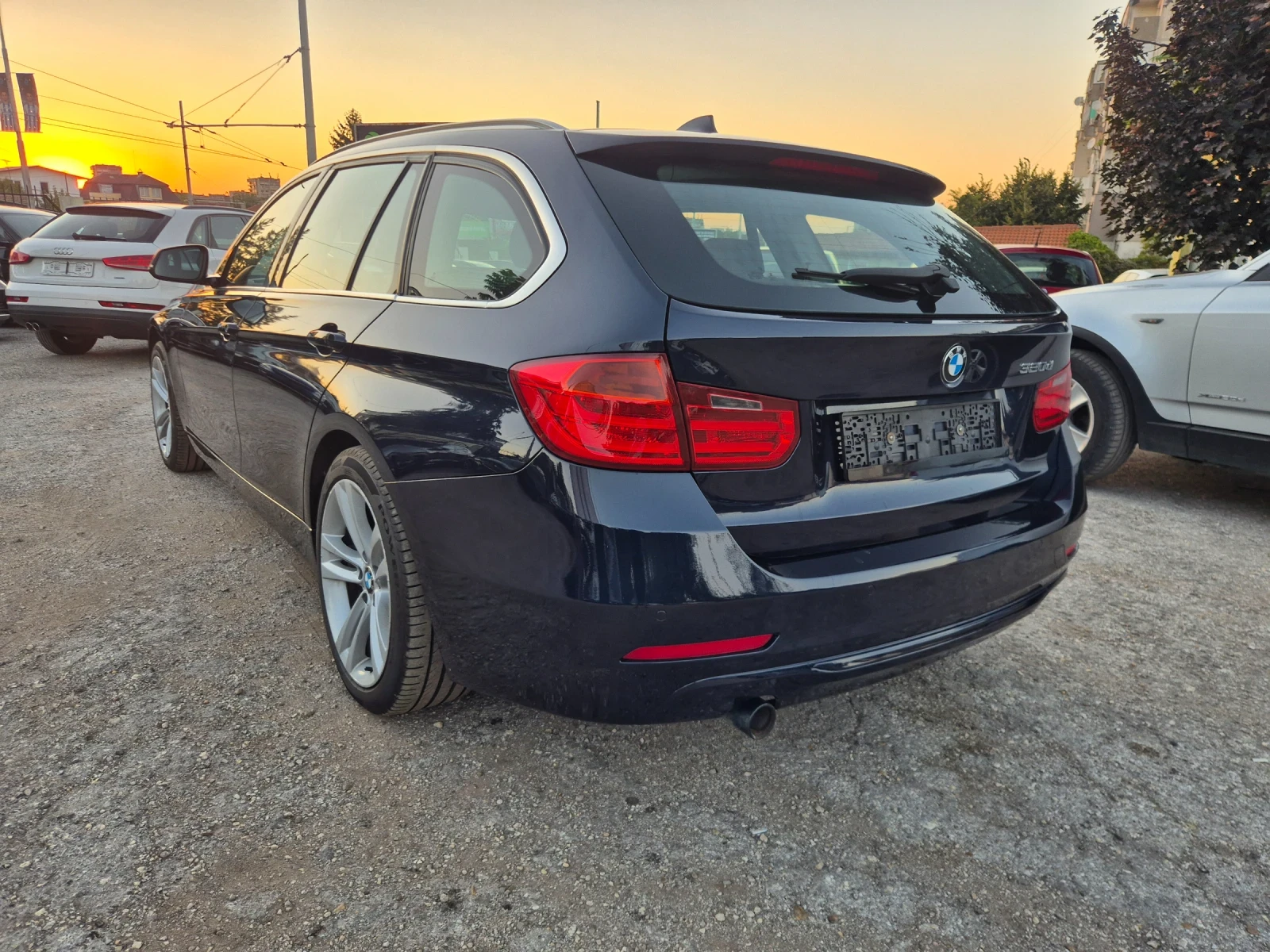 BMW 320 D* SPORT* АВТОМАТ* НАВИ* ЛЕД, снимка 3 - Автомобили и джипове - 56298569