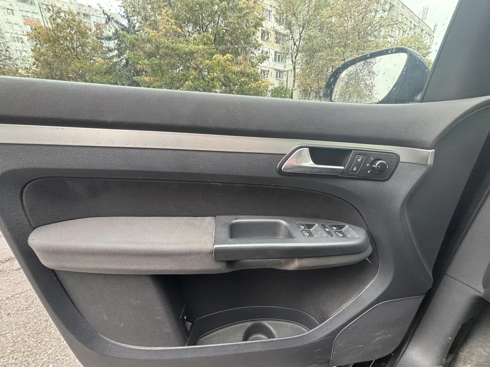 VW Touran 1.4 + LPG, снимка 7 - Автомобили и джипове - 56480956