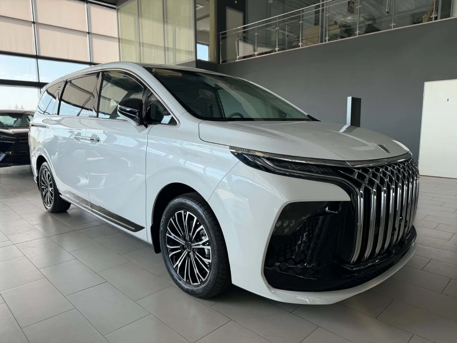 DONGFENG V9 HEV AT 190hp FULL LED 360 CAM 6+ 1