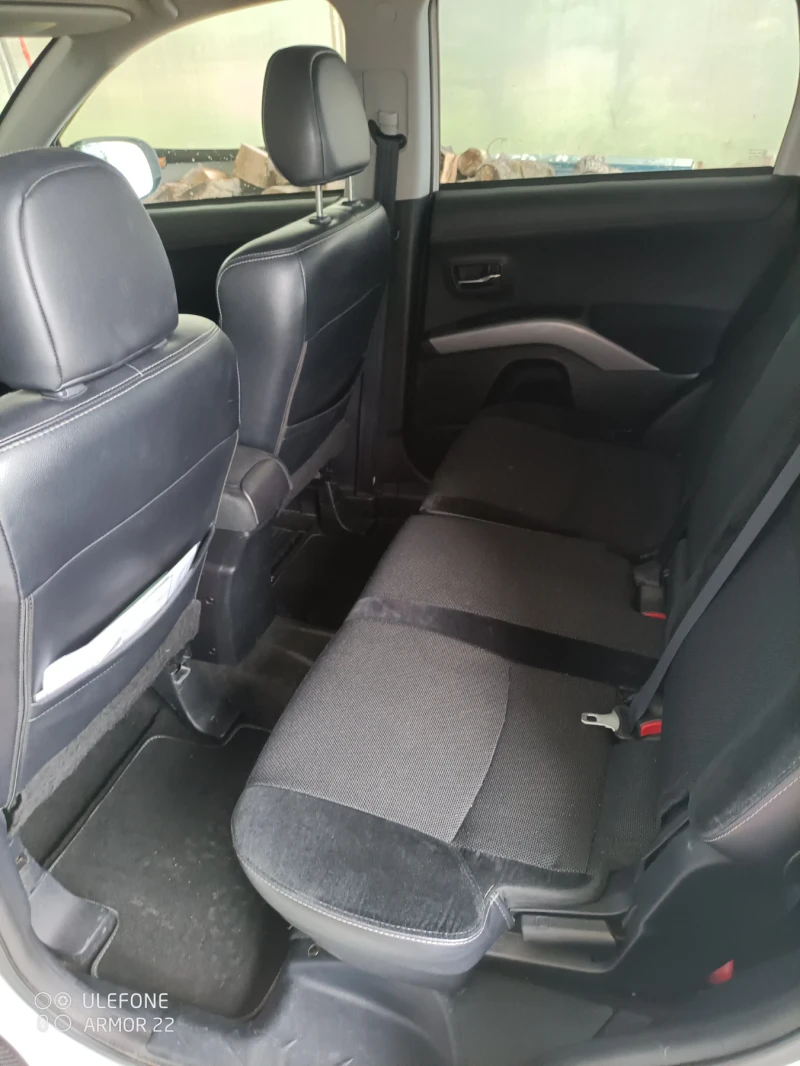 Mitsubishi Outlander, снимка 7 - Автомобили и джипове - 52698925