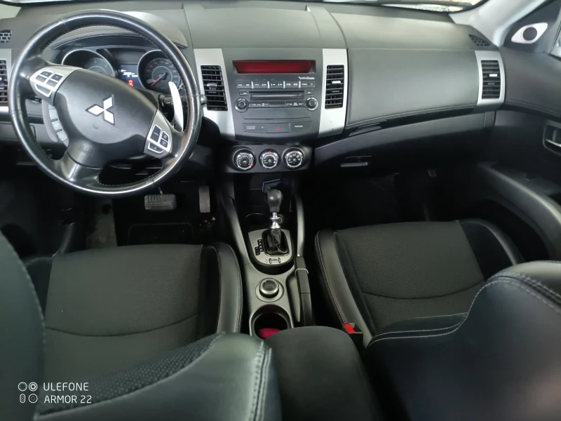 Mitsubishi Outlander, снимка 8 - Автомобили и джипове - 52698925