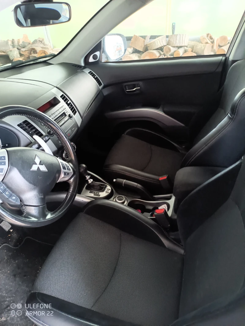 Mitsubishi Outlander, снимка 4 - Автомобили и джипове - 52698925