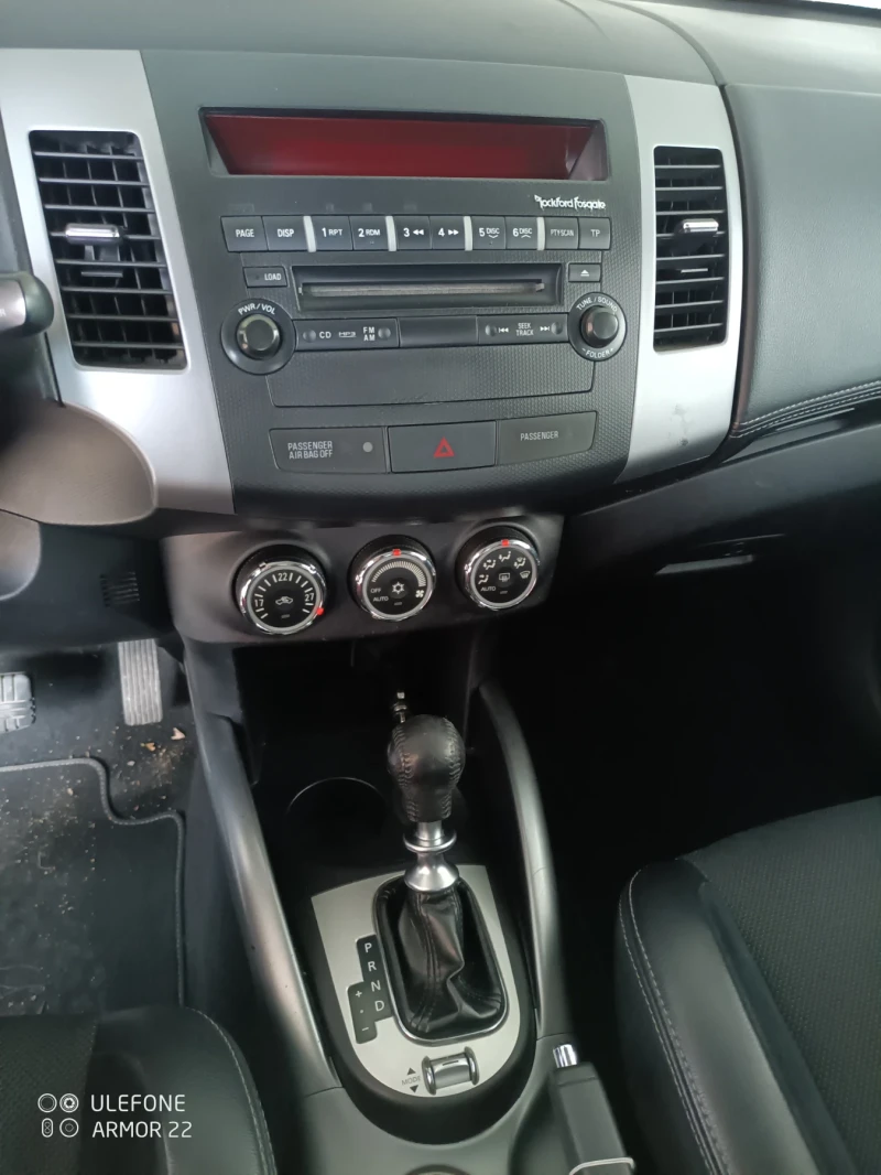 Mitsubishi Outlander, снимка 6 - Автомобили и джипове - 52698925