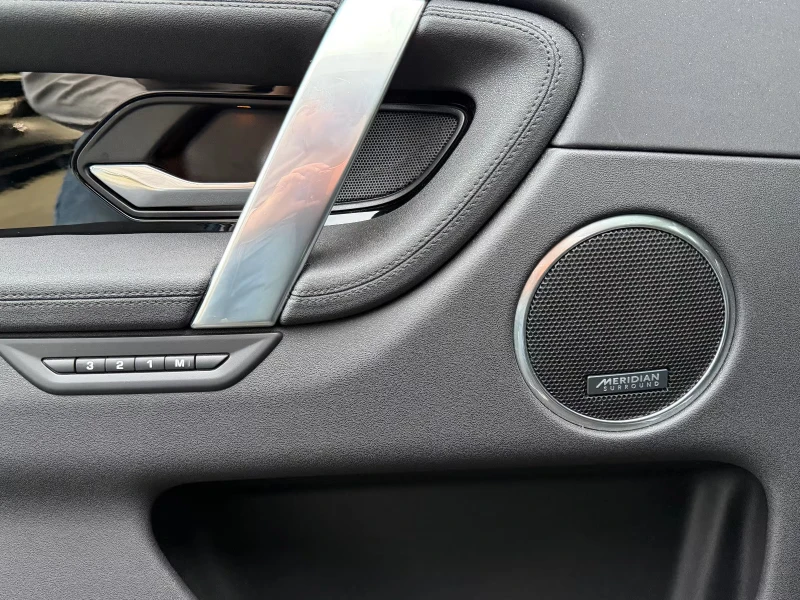 Land Rover Discovery Sport 204HP/R-DYNAMIC/PANO/360/NAVI/DIGITAL/745vPR, снимка 16 - Автомобили и джипове - 52133385