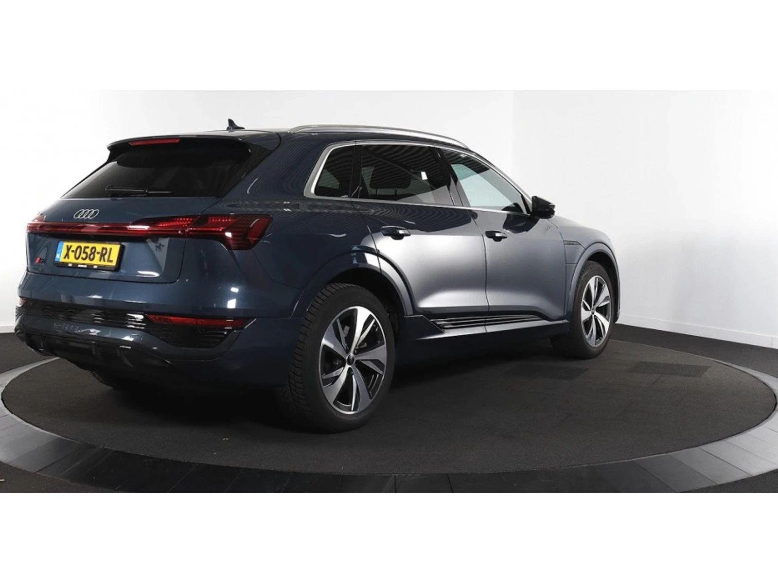 Audi Q8 Quattro S line - изображение 2
