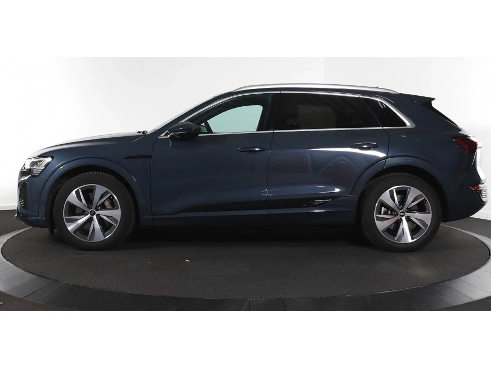 Audi Q8 Quattro S line - изображение 3
