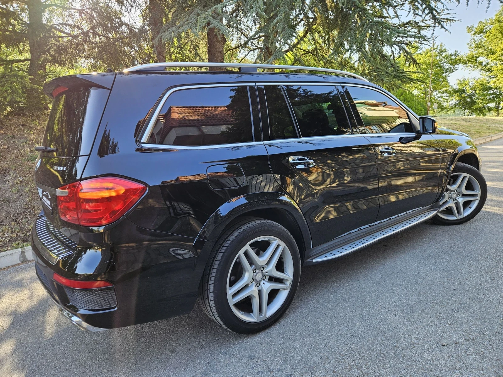 Mercedes-Benz GL 500 AMG /4-MATIC/3xTV/DISTRONIC/PANO/ВАКУУМ/7G+ /FULL - изображение 4