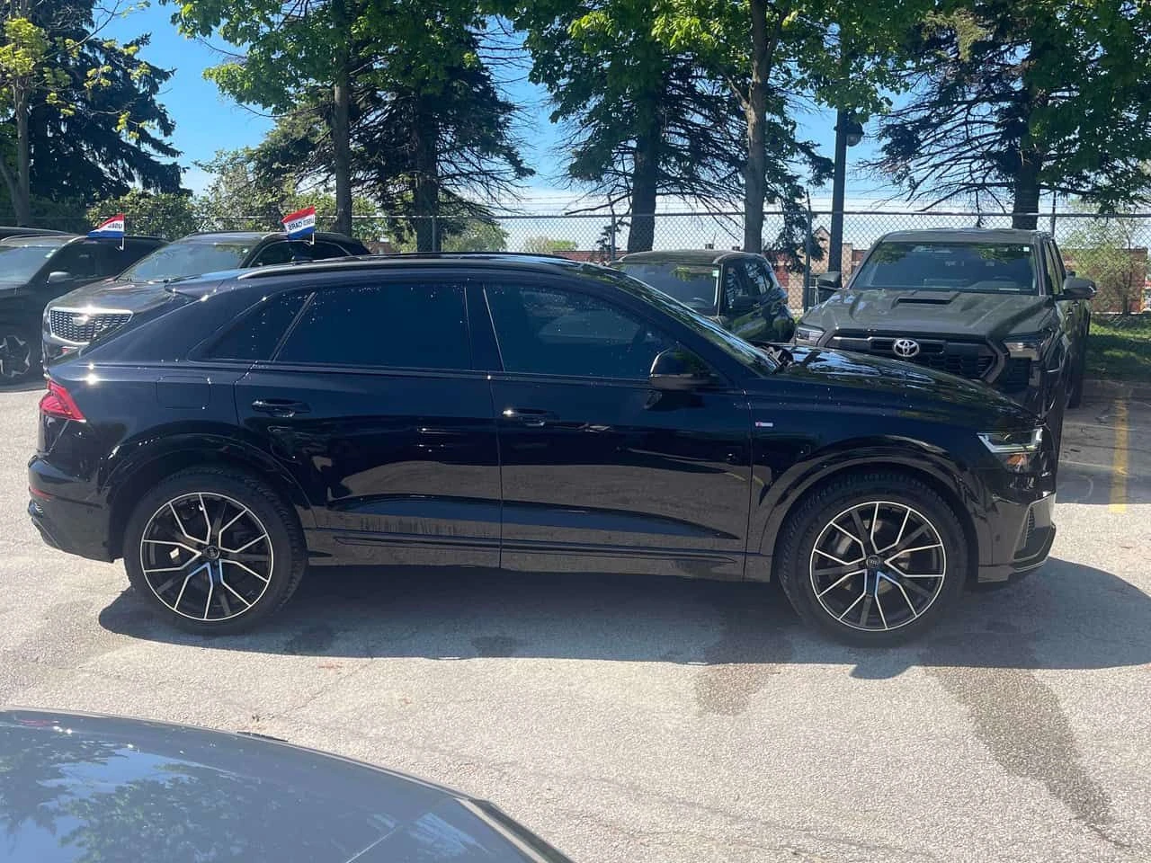 Audi Q8 * Progressiv * CARFAX * PANO * ОБДУХВАНЕ * KEYLESS, снимка 3 - Автомобили и джипове - 54682747