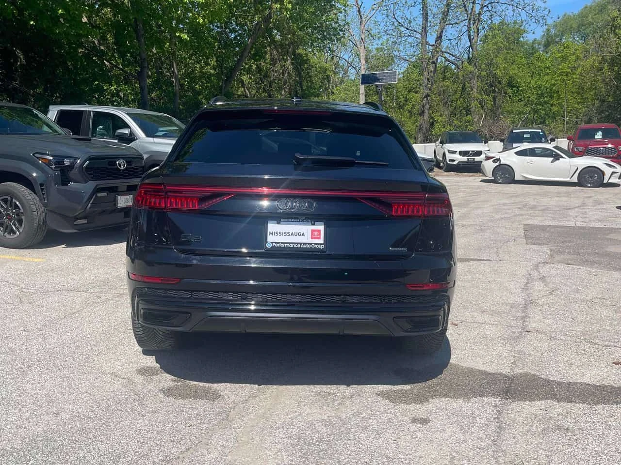 Audi Q8 * Progressiv * CARFAX * PANO * ОБДУХВАНЕ * KEYLESS, снимка 13 - Автомобили и джипове - 54682747