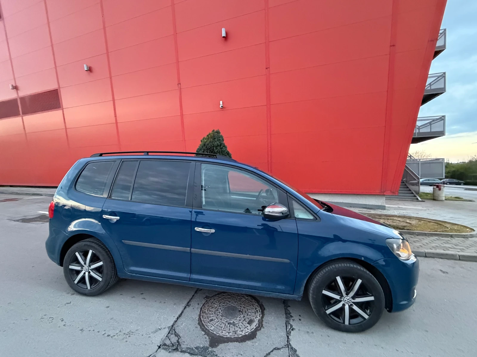 VW Tiguan 140кс* DSG* Автиматик* Android, снимка 3 - Автомобили и джипове - 55042675