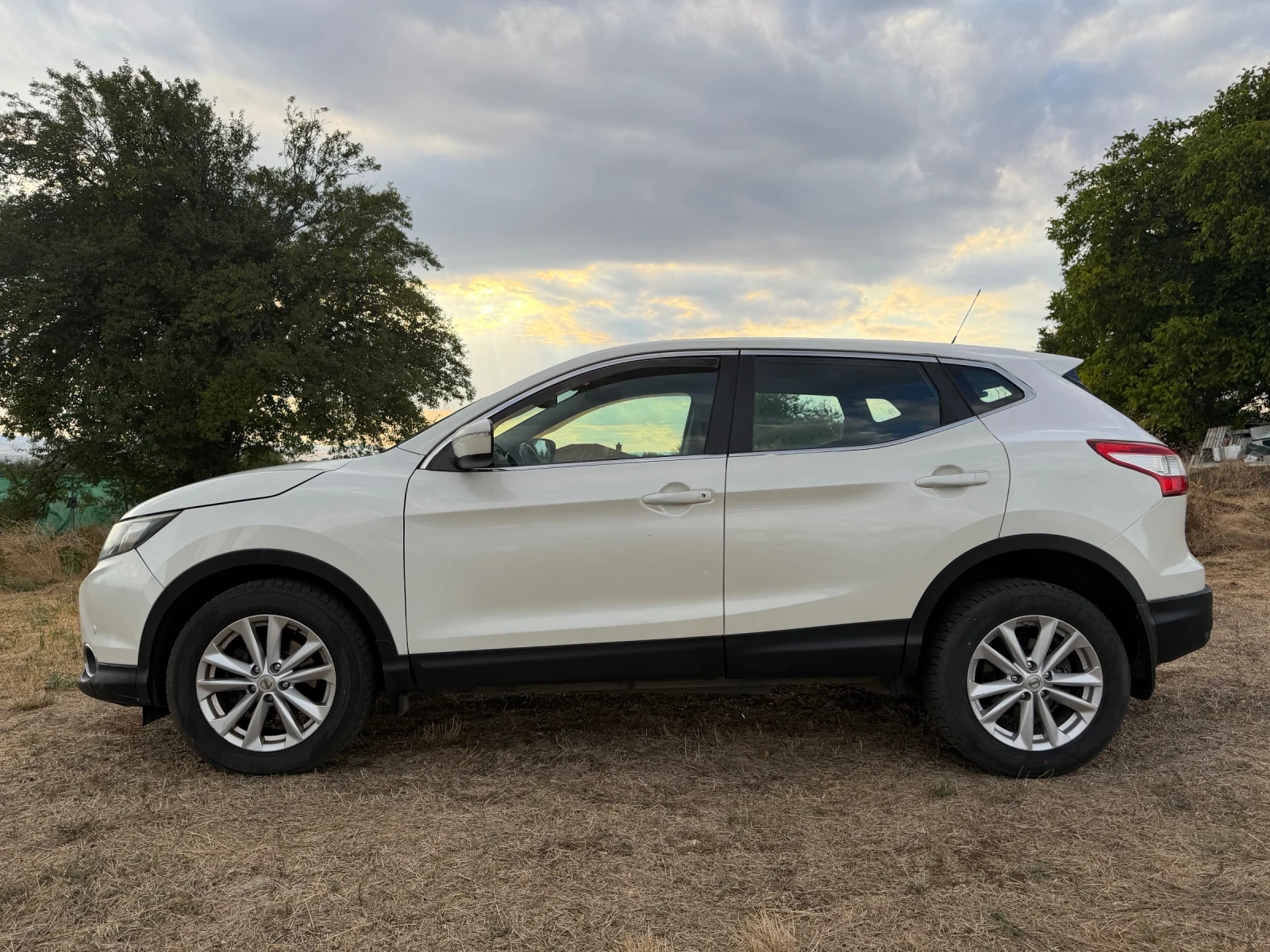 Nissan Qashqai, снимка 6 - Автомобили и джипове - 56153970