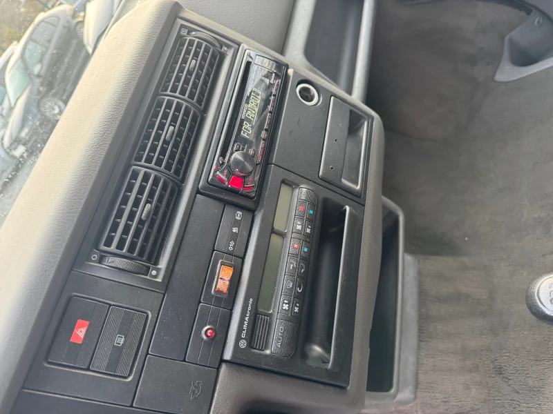 VW Transporter 2.5ТДИ 102к.с КЛИМАТРОНИК , снимка 10 - Бусове и автобуси - 52673489