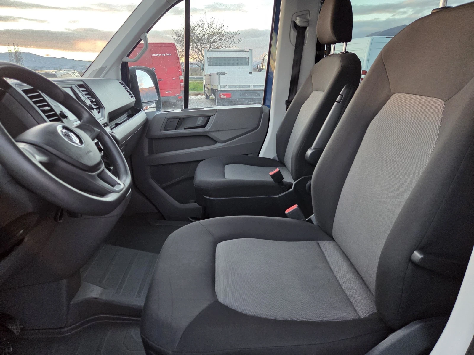 VW Crafter 2.0 TDI, Пътнически, 9местен, Автомат, Нави - изображение 9